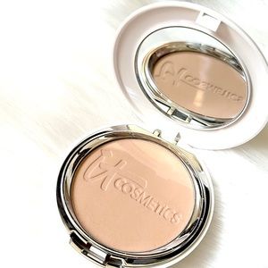 IT COSMETICS— Celebration Illumination Foundation 💡